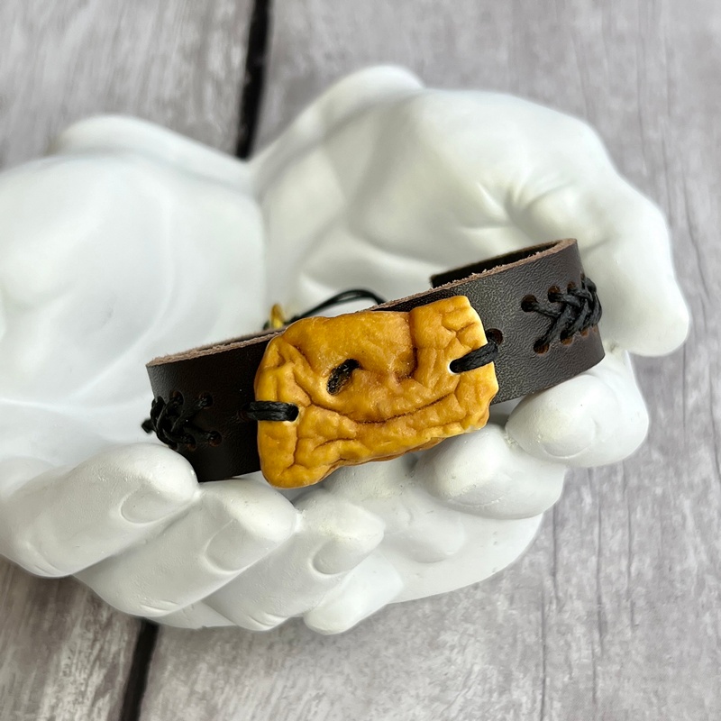 Браслет с пейзажным янтарем