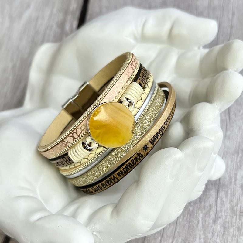 Браслет на кож.  ремешке Янтарь