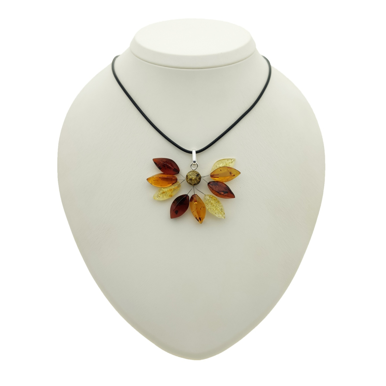 Кулон, Янтарь