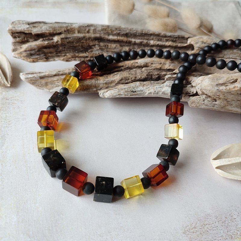 Бусы "Куб" из янтаря