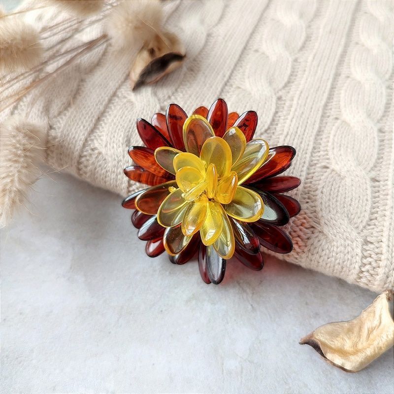 Брошь "Хризантема" янтарь