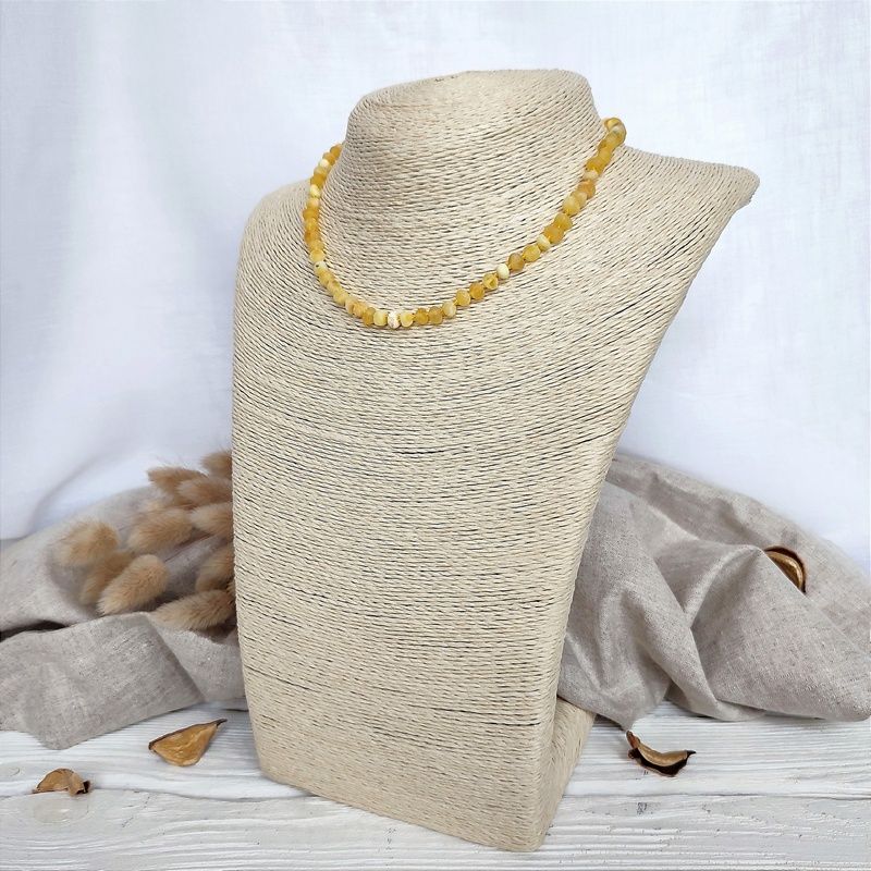 Бусы "Мятый шар" янтарь