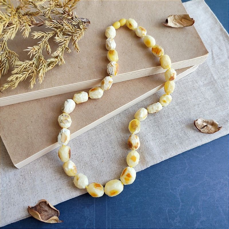 Бусы "Кусанка-оливка" янтарь