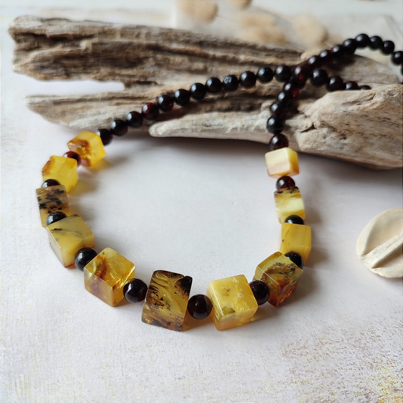 Бусы "Шар" из янтаря