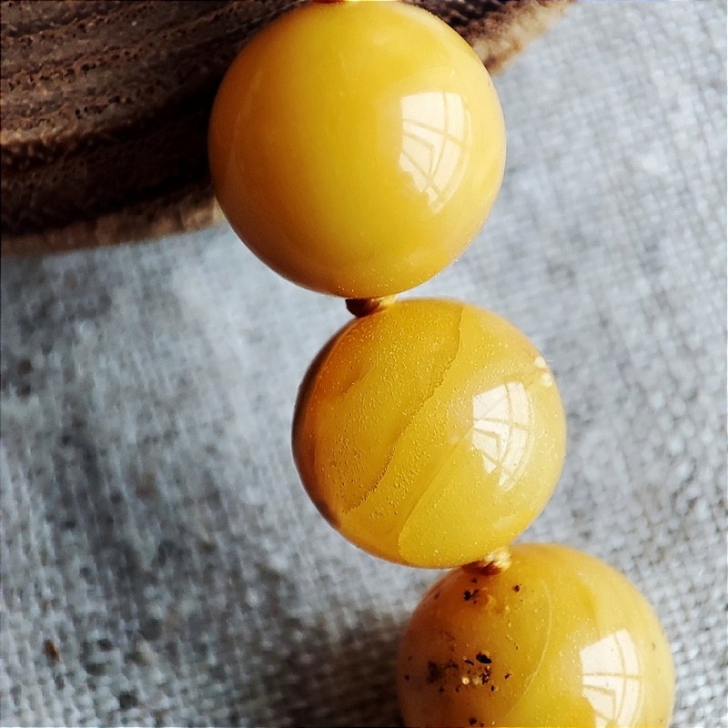 Бусы "Шар" из янтаря