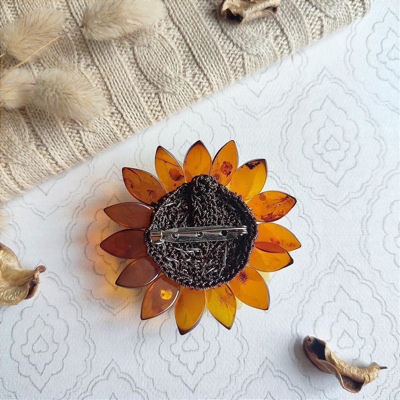 Брошь-кулон "Лотос" янтарь