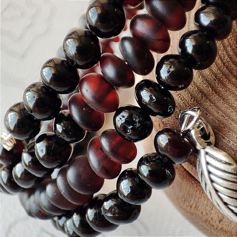 Браслет на струне янтарь