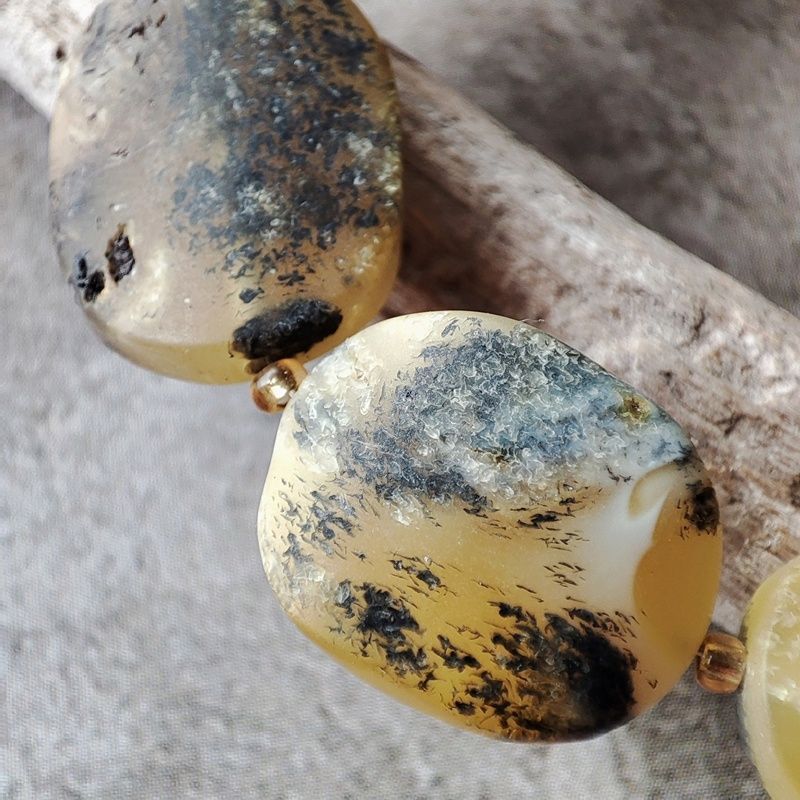 Браслет "Чипсы" янтарь