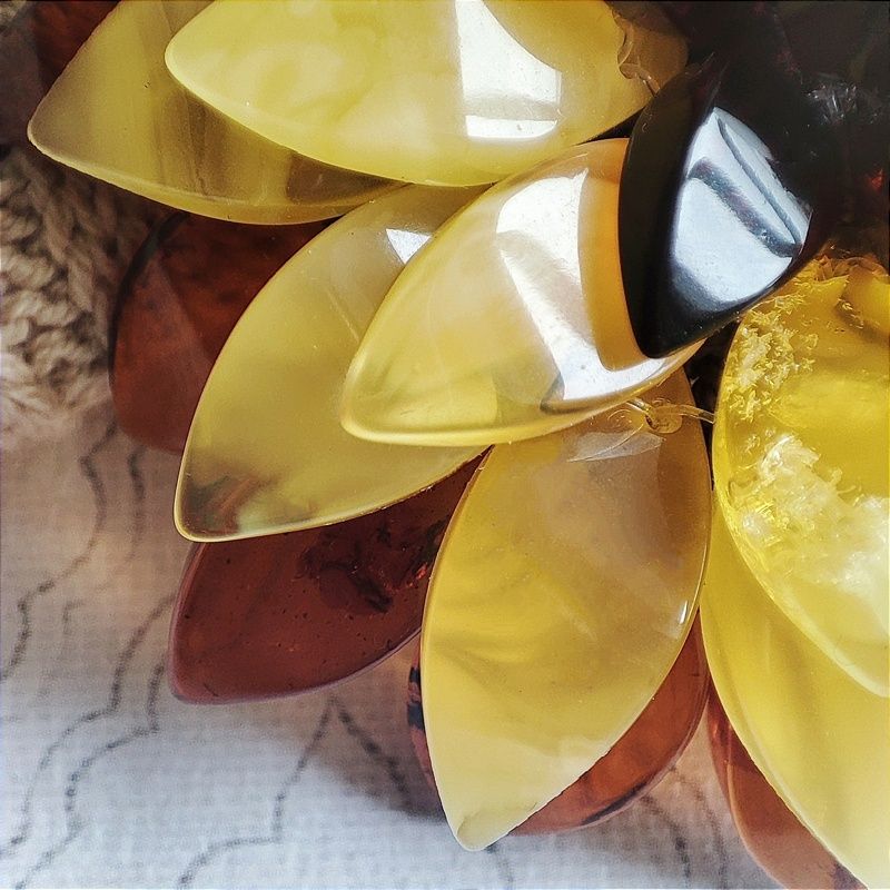 Брошь-кулон "Лотос" янтарь