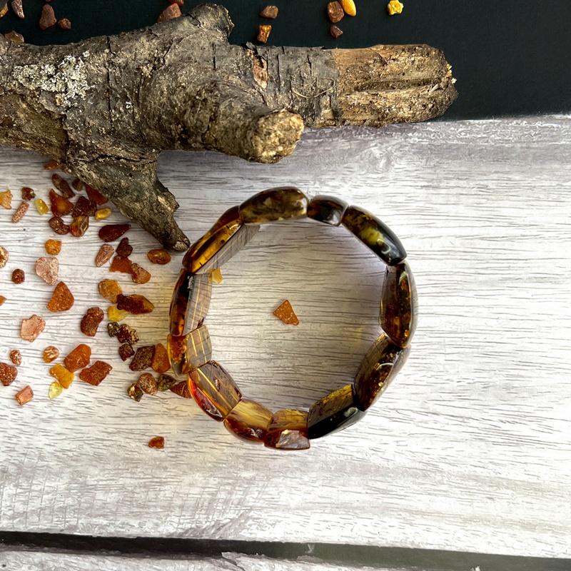 Браслет пласт. янтарь