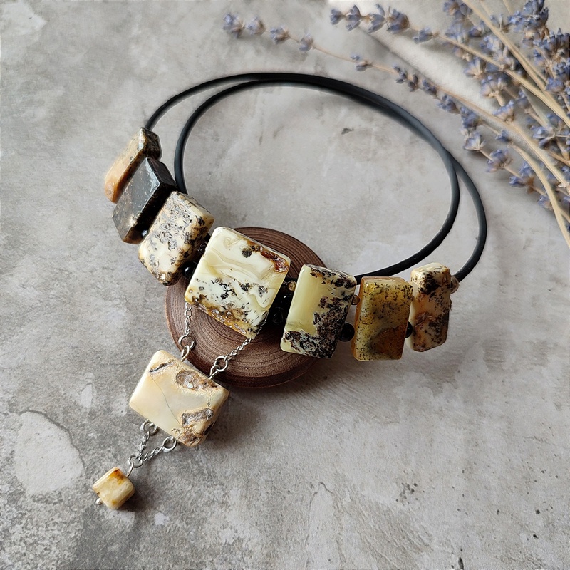 Колье "Пластина" Янтарь