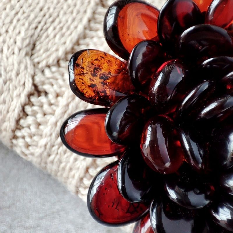 Брошь-зажим "Цветок" янтарь