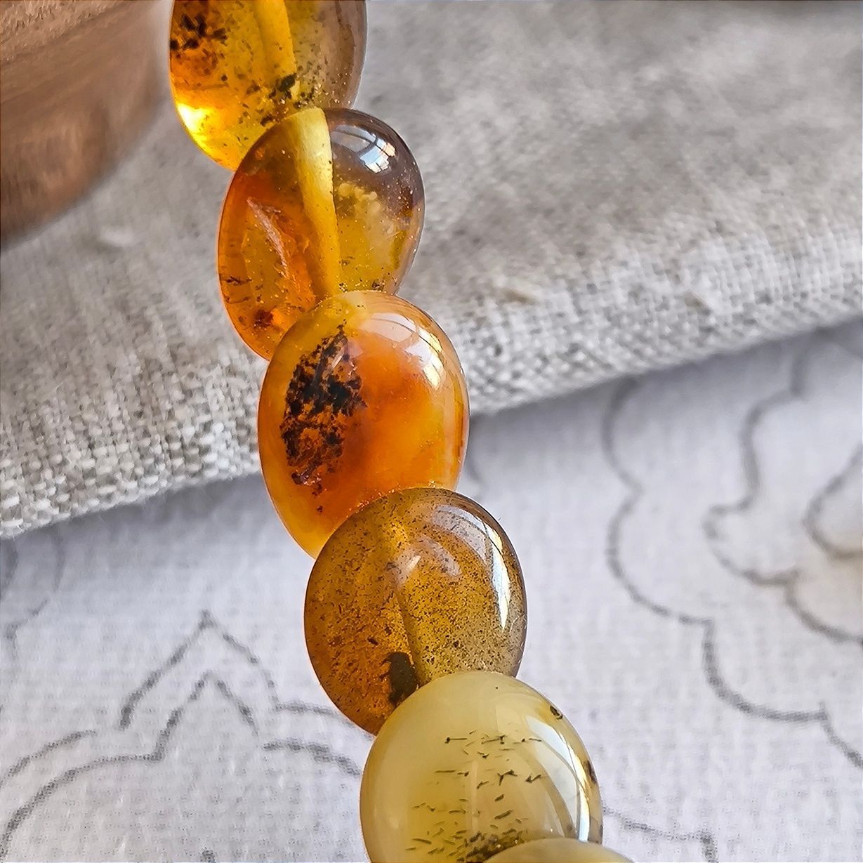 Бусы "Змейка" из янтаря