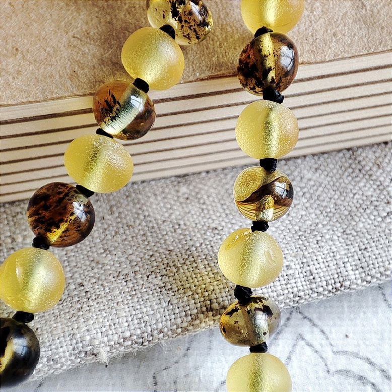 Бусы детские из янтаря