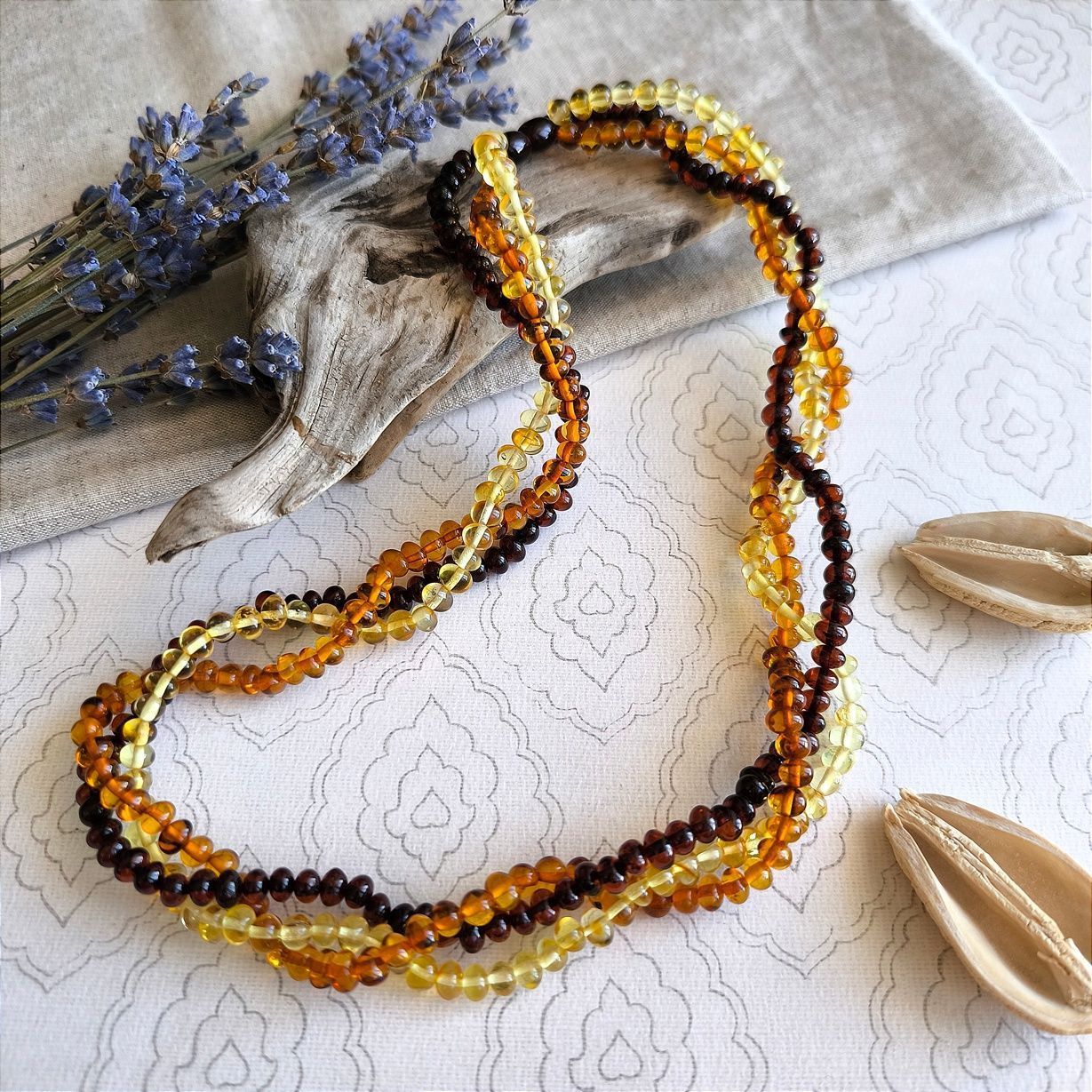 Бусы "Галька"из янтаря