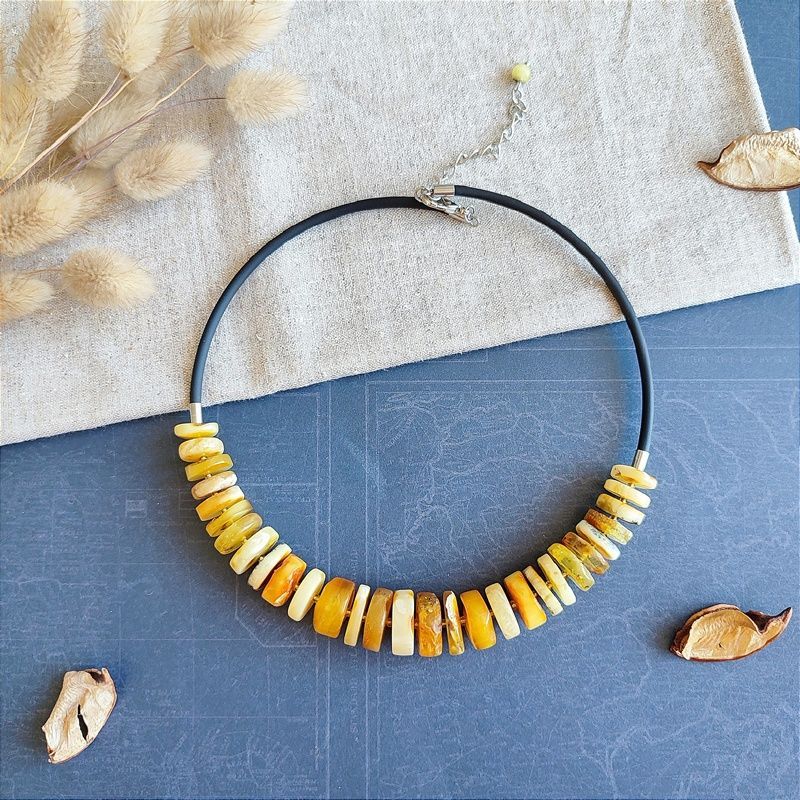 Колье "Таблетка" из янтаря