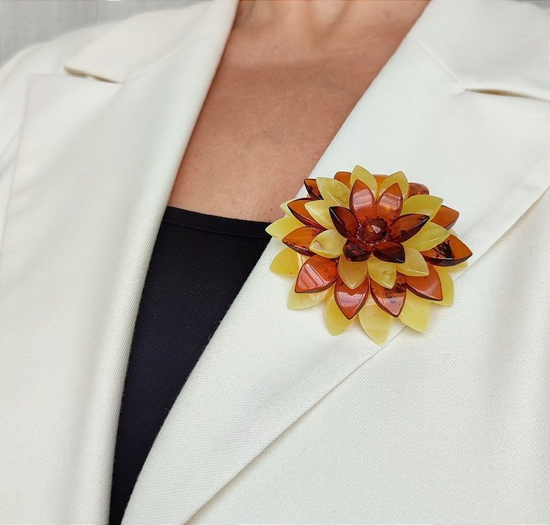 Брошь-кулон "Лотос" янтарь