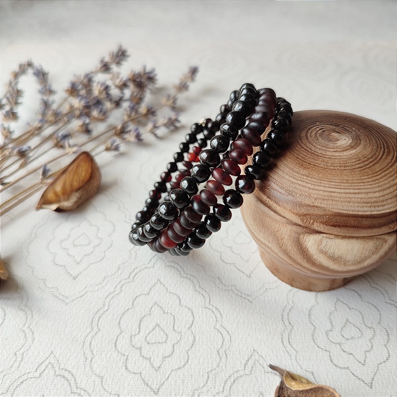 Браслет на струне янтарь