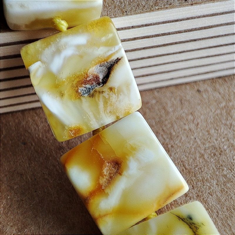 Бусы "Квадрат" янтарь