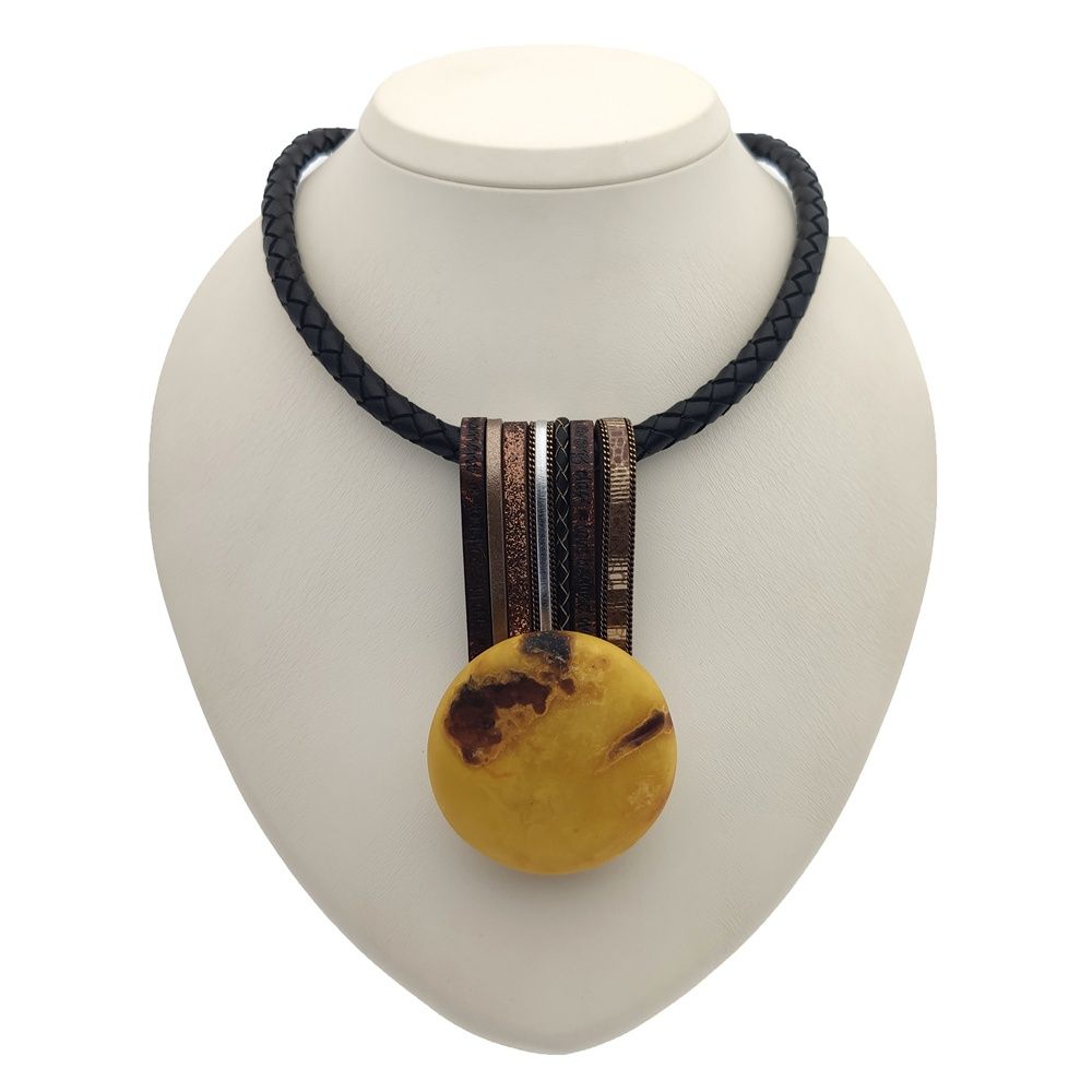 Кулон на магните, Янтарь