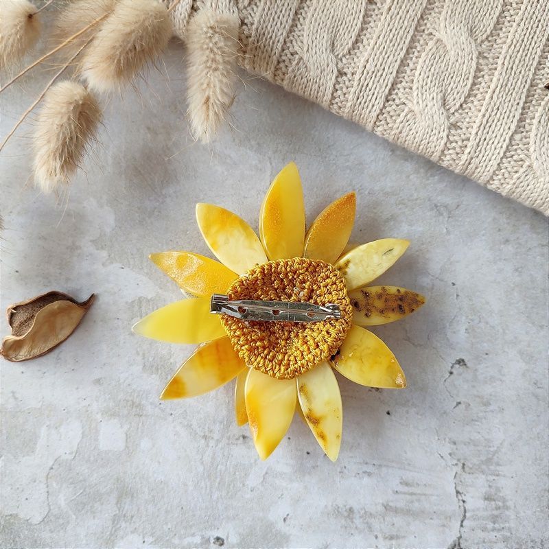 Брошь "Лотос" янтарь