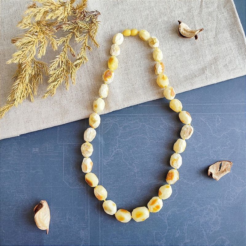 Бусы "Кусанка-оливка" янтарь