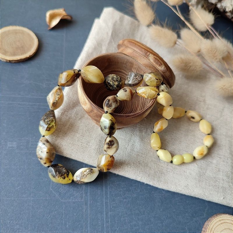 Бусы "Елена" из янтаря