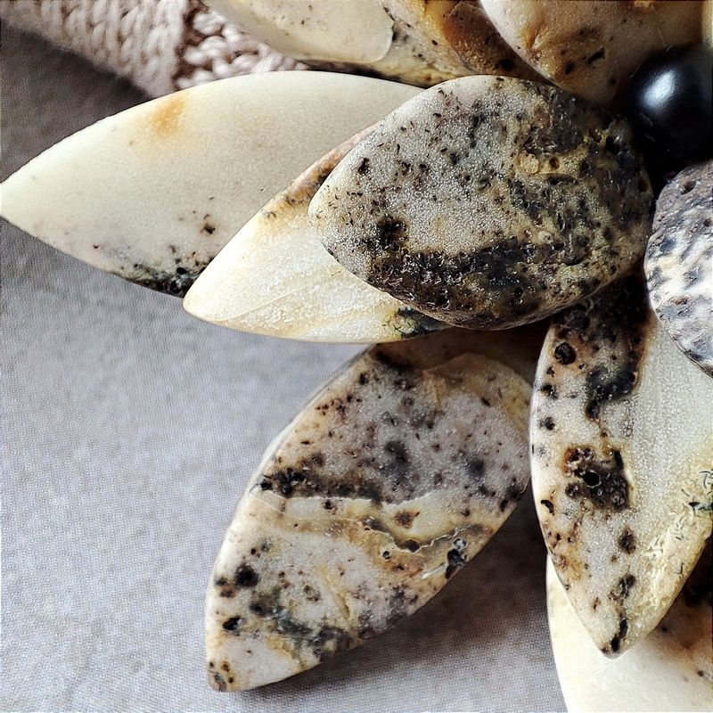 Брошь-кулон "Лотос" Янтарь