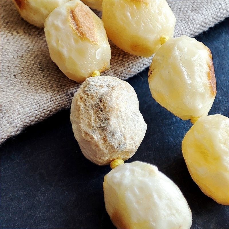 Бусы "Кусанка-оливка" янтарь