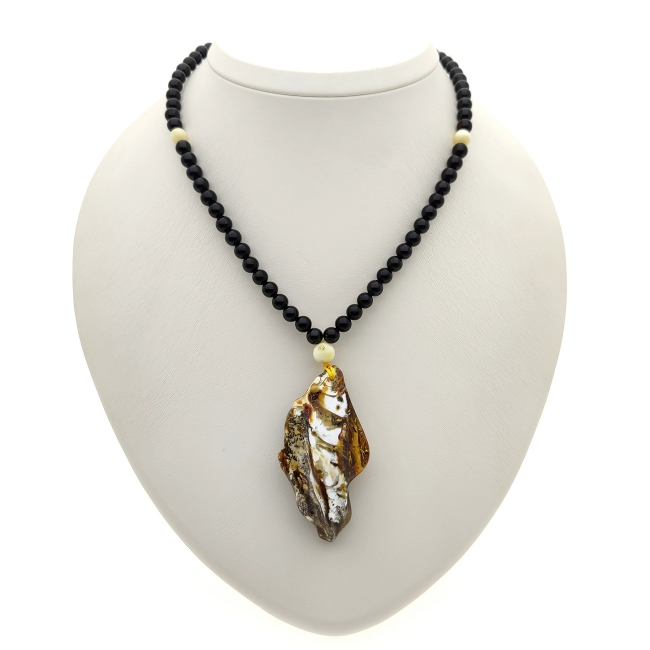 Подвес из янтаря