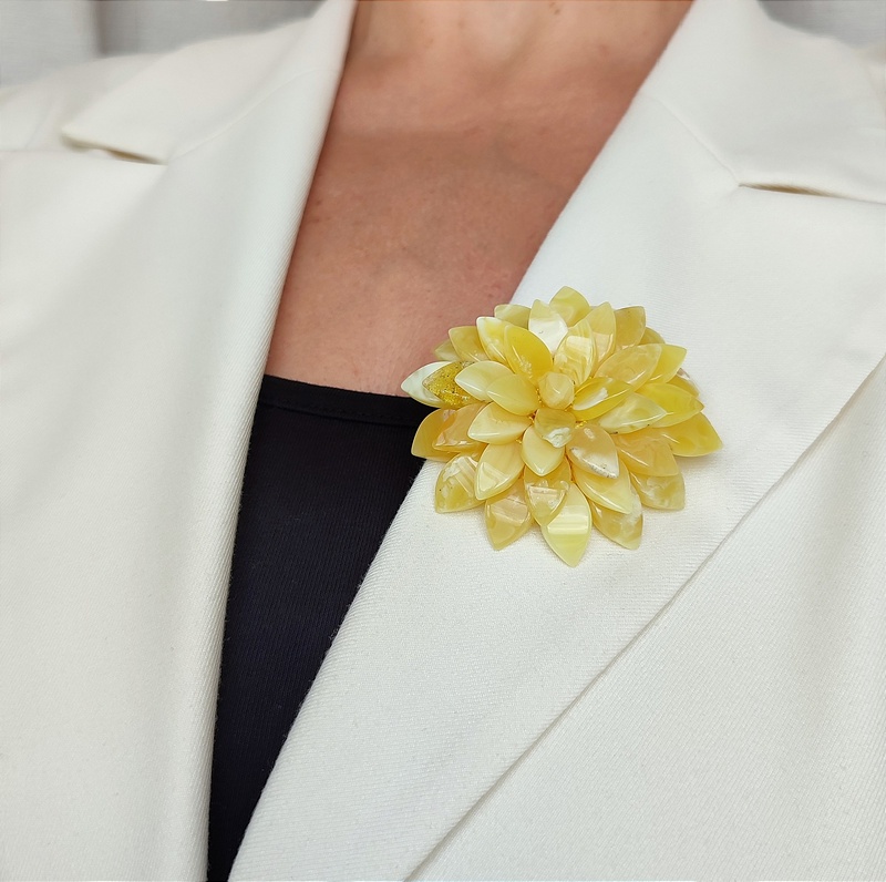 Брошь-кулон "Лотос" янтарь