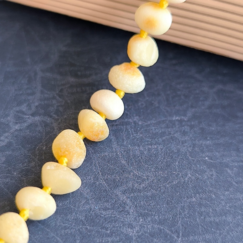 Бусы "Галька" из янтаря