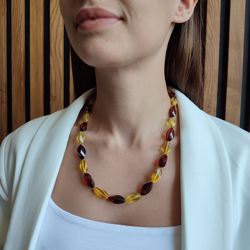 Бусы "Елена" из янтаря