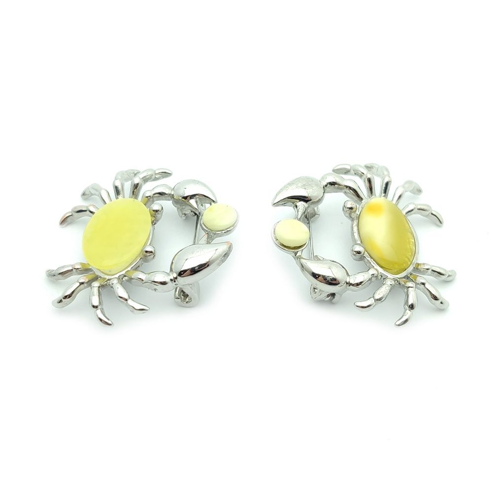 Брошь "Крабик" янтарь