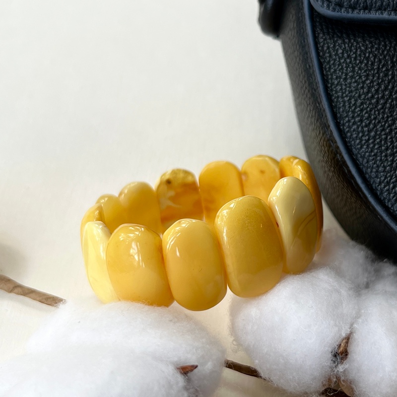 Браслет пласт. янтарь 33119474-2