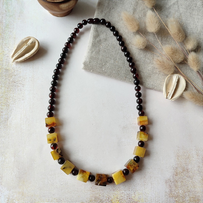 Бусы "Шар" из янтаря