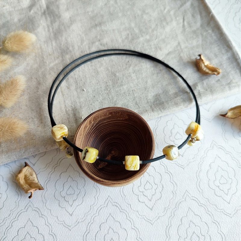 Колье "Куб" Янтарь