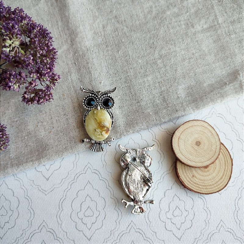 Брошь "Сова Б" янтарь