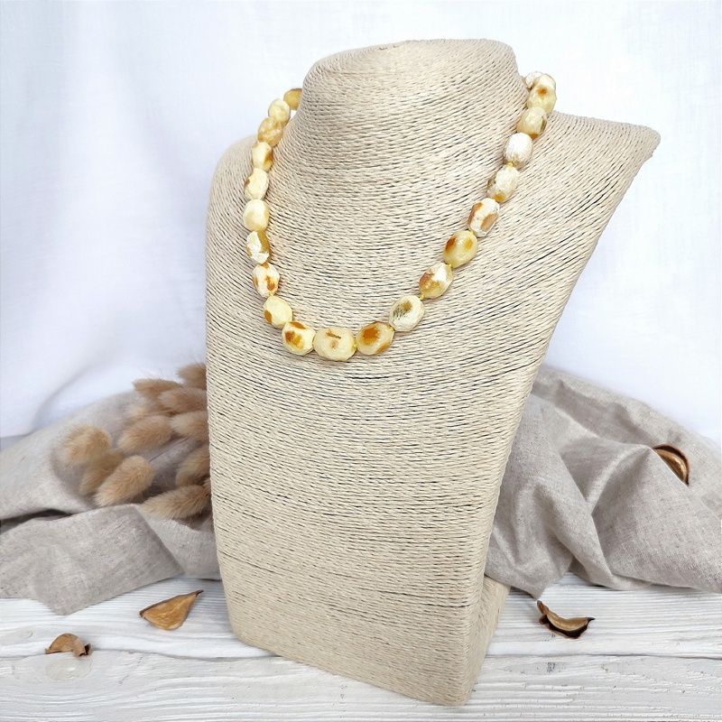 Бусы "Кусанка-оливка" янтарь