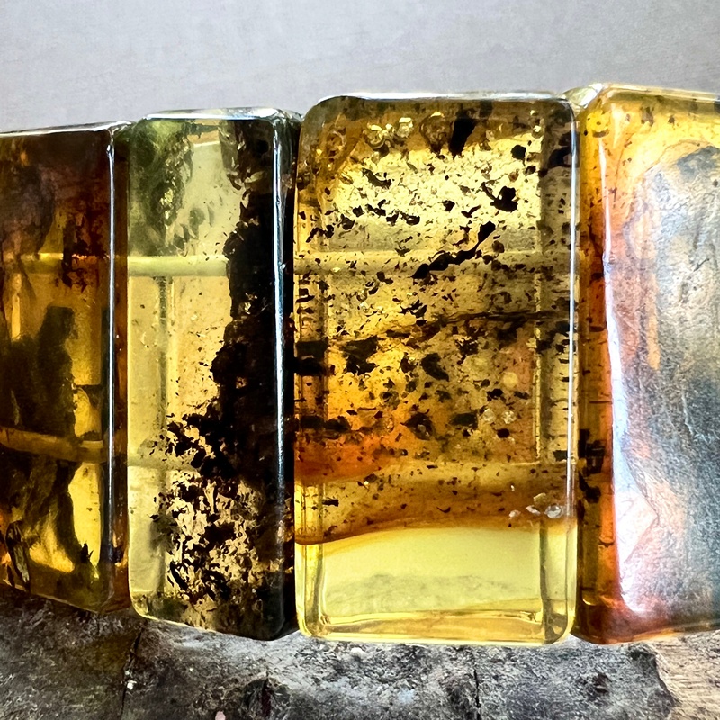 Браслет Муж. янтарь 3211119492-5