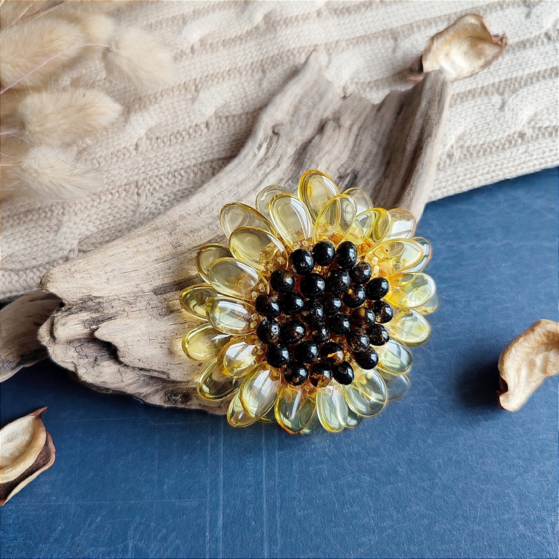 Брошь "Подсолнух" янтарь