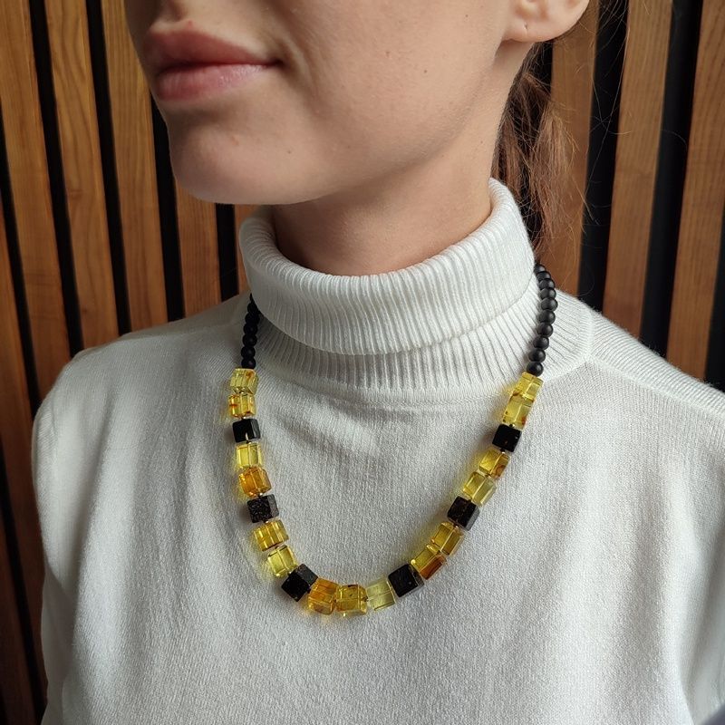 Бусы "Шар" из янтаря