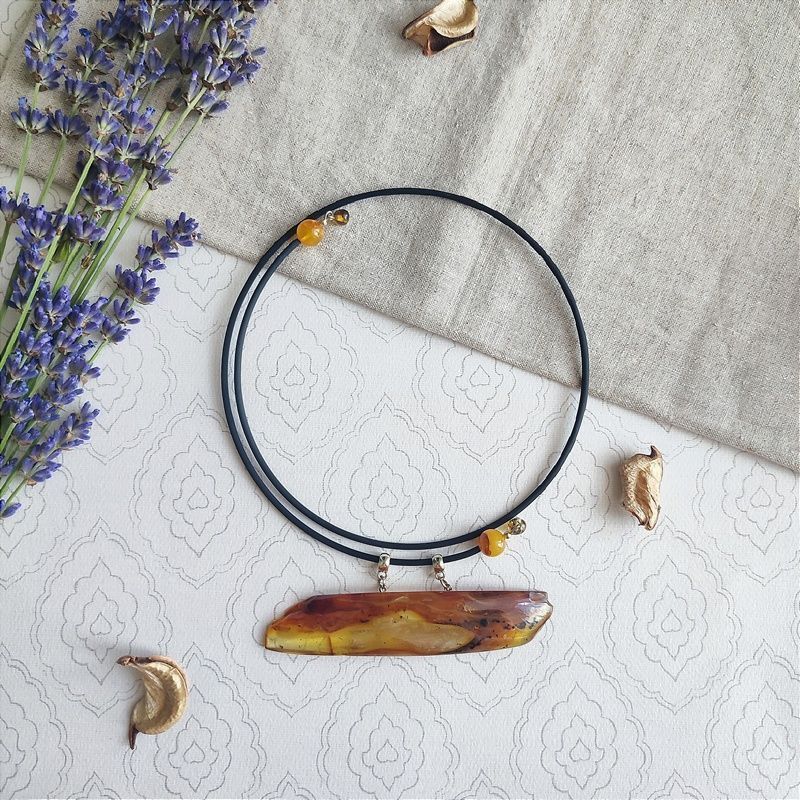 Колье "Пластина" Янтарь