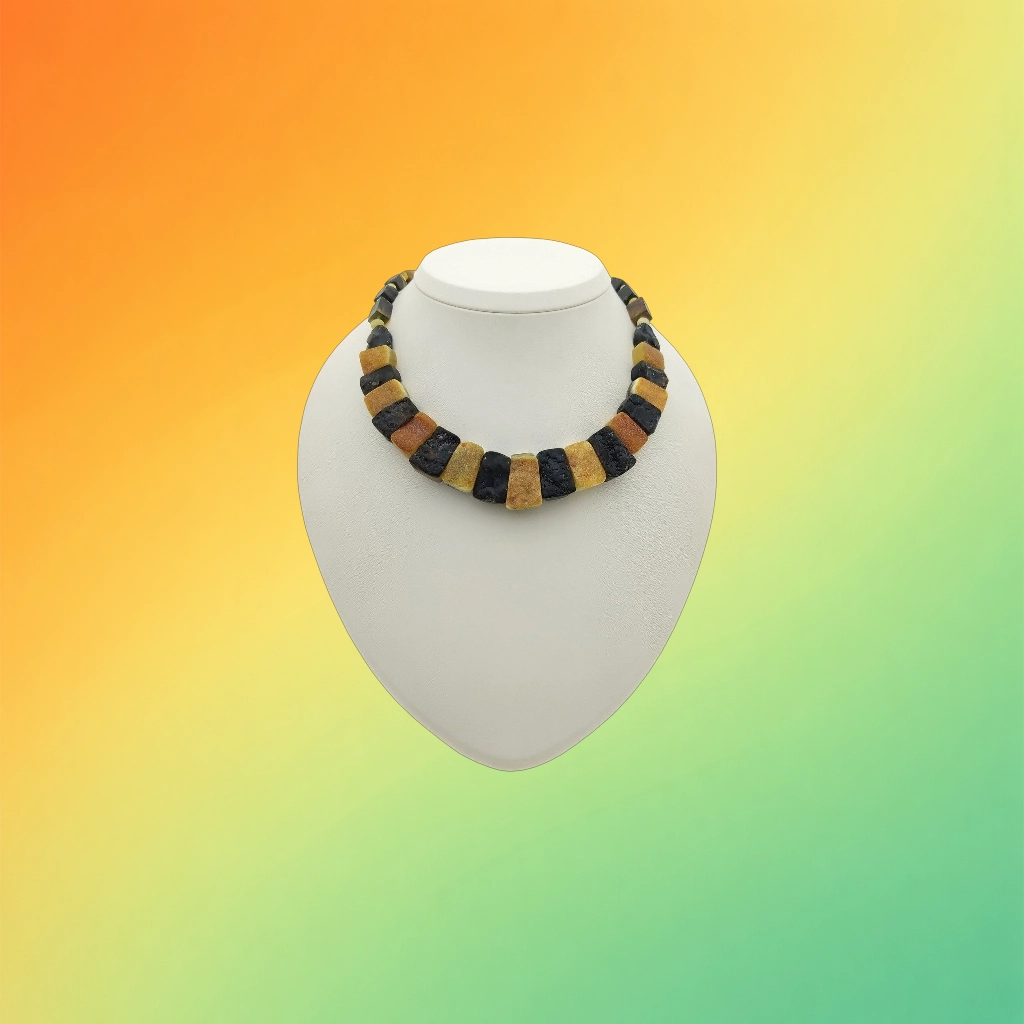 Колье янтарное