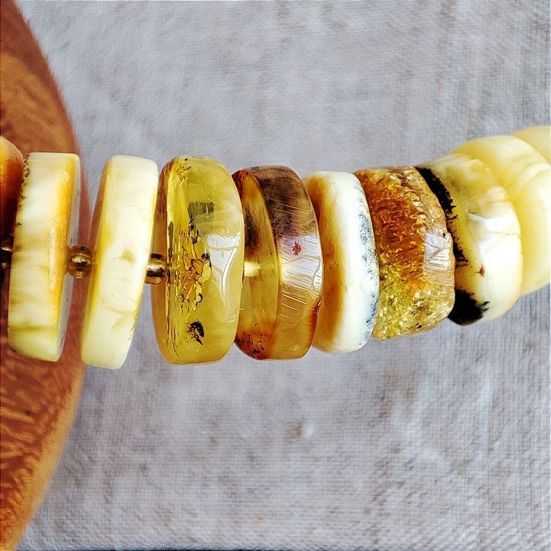 Колье "Таблетка" из янтаря