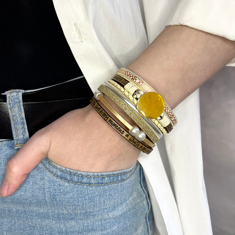 Браслет на кож.  ремешке Янтарь