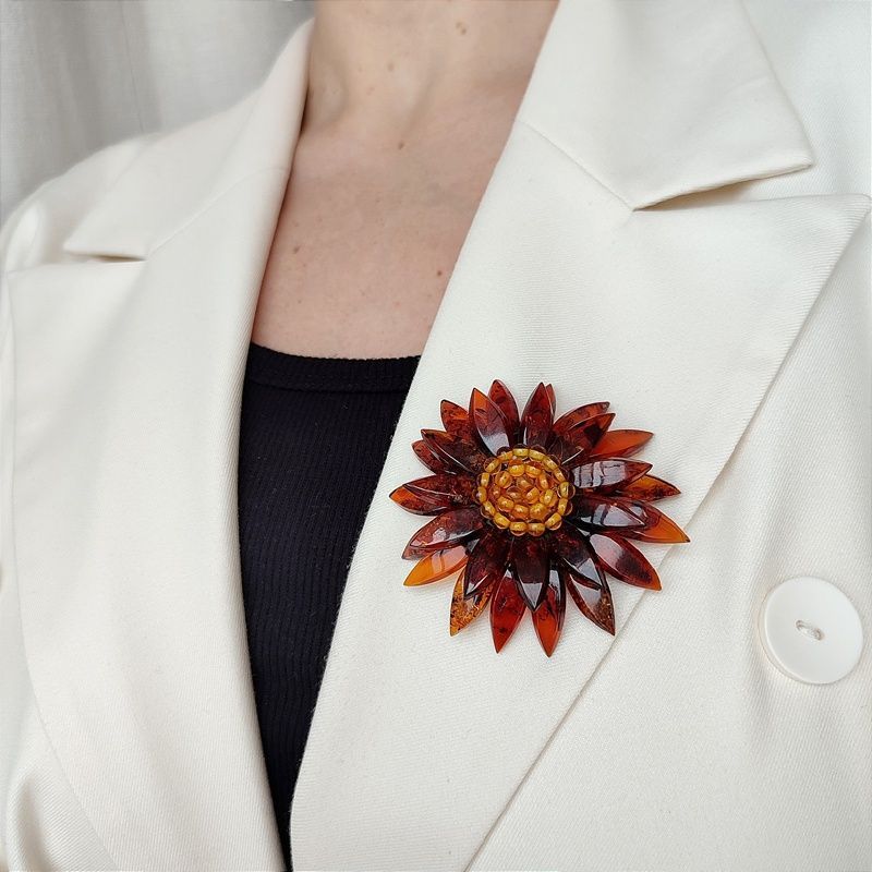 Брошь "Хризантема" янтарь