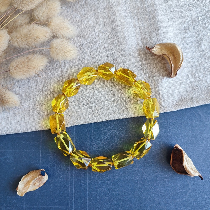 Браслет "Конфетка" янтарь