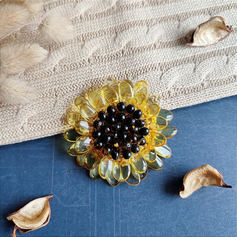 Брошь "Подсолнух" янтарь
