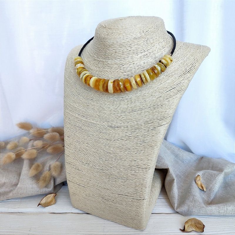 Колье "Таблетка" из янтаря